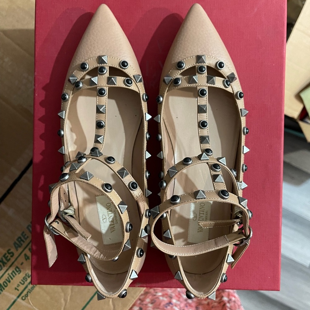 Nude Valentino rockstuds flats